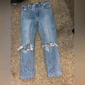 Brand: Abercrombie & fitch; Style: The Mom, High Rise; Size: 27/4R